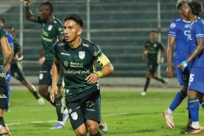 Ángel Mena abrió la cuenta en el estadio 9 de Mayo de Machala.