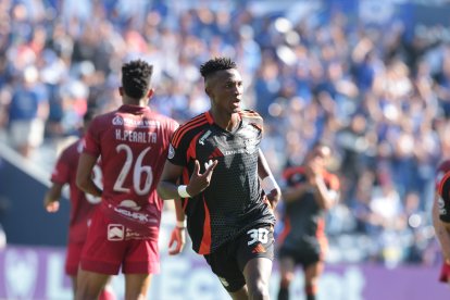 El lateral guayaquileño registra dos goles en ocho presentaciones con el Bombillo.