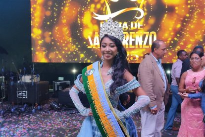 La corona de Reina de San Lorenzo 2025-2026 fue otorgada a la señorita Anahí Rodríguez Carvache.