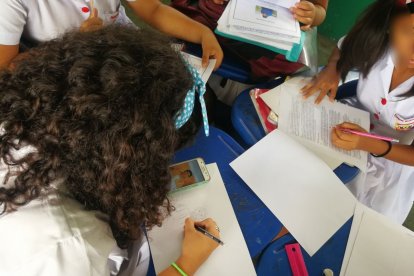 Una de las recomendaciones es que los padres y docentes estén pendientes a los cambios de comportamiento.