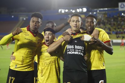 Miguel Parrales festeja su gol a favor de los toreros en el estadio Atahualpa.