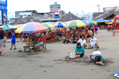 La playa de Atacames fue una de las más concurridas por los turistas durante el feriado del 10 de Agosto