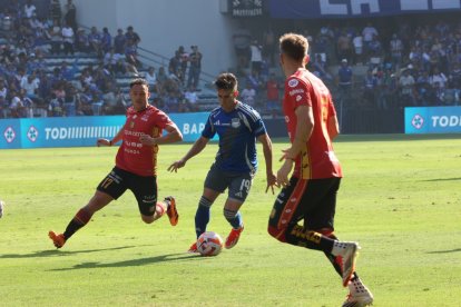 Emelec y Deportivo Cuenca protagonizaron un duelo intenso.