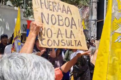 Simpatizantes y opositores de Daniel Noboa se encontraron en las marchas de este 12 de agosto en Quito.