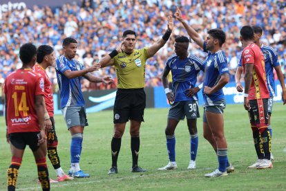 Emelec rescató un empate 1-1 ante Deportivo Cuenca el lunes 11 de agosto.