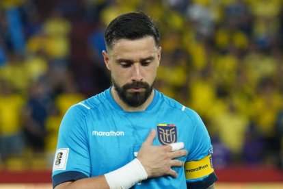 El portero ecuatoriano reafirma su orgullo por representar a Ecuador en el fútbol.