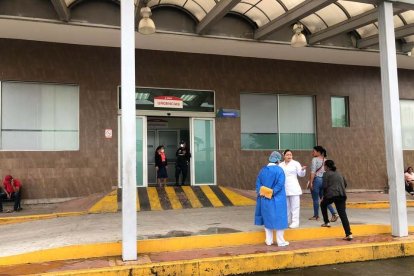 Sobrevivientes de los tiroteos fueron llevados hasta casas de salud en Babahoyo.