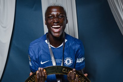 Moisés Caicedo es elogiado en Europa luego de su gran temporada con Chelsea.