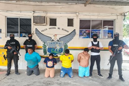 Los detenidos son tres hombres y una mujer.