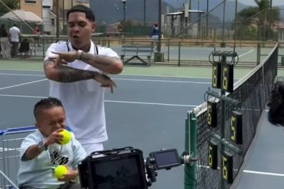 El cantante cubano Almighty estuvo en Guayaquil junto a Jorgito Guayaco.