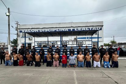 Los capturados fueron llevados a la comandancia de policía de Machala.