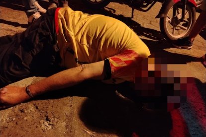 Jhonny Joselo Yánez Párraga quedó en el piso sin signos vitales tras recibir un fuerte golpe en su cabeza.