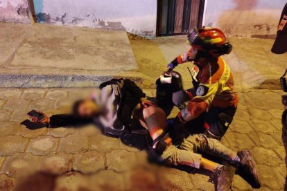 El sospechoso fue atendido en el lugar de los hechos por paramédicos del Cuerpo de Bomberos de Quito.