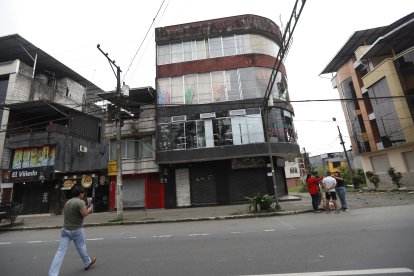En esta esquina de la avenida Abraham Calazacón se produjo el crimen múltiple.