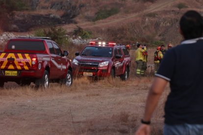 El incendio en el cerro Colorado fue controlado por los bomberos.