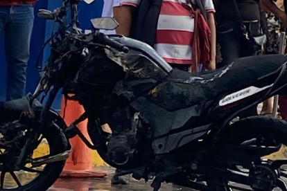 Hombre incendió su moto en Machala, ¿la razón?
