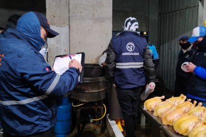 Los pollos eran inyectados con agua para que aumenten de peso.