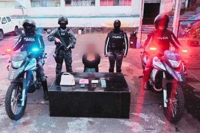 La sospechosa, al parecer, vive en una localidad al norte de la capital y, según las indagaciones, viaja a Quito para cometer sus fechorías.