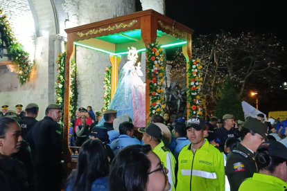 La Virgen del Cisne es recibida por fieles y autoridades en Loja, tras recorrer 38 kilómetros desde Catamayo.