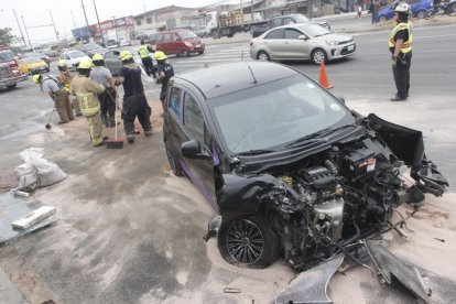 Así quedó uno de los vehículos implicados en el accidente.