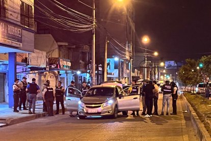 En este vehículo circulaban las víctimas donde una mujer y un hombre fueron asesinados.