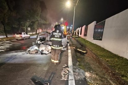 Dos personas fallecieron en el percance, según lo informado por las entidades de emergencia.