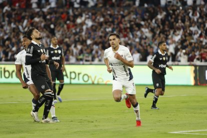 Lisandro Alzugaray festeja el gol que le marcó a Botafogo que selló el 2-1 en la serie a favor de Liga de Quito.