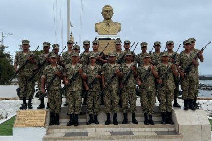Personal de la Armada del Ecuador posando en formación. Foto referencial de la Armada.