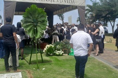 El comunicador social de diario El Universo fue sepultado en el cementerio Jardines de Esperanza.