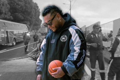 El productor llevaba unas cadenas y otras prendas que permitieron a los policías identificarlo.