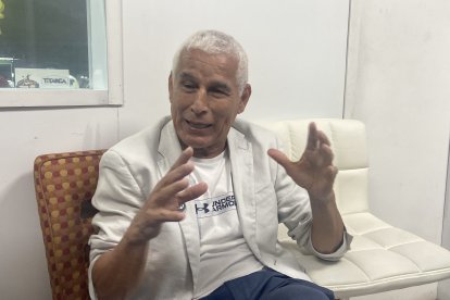 El “abuelo Jimmy” combina su pasión por el fútbol con la ternura de sus nietos.