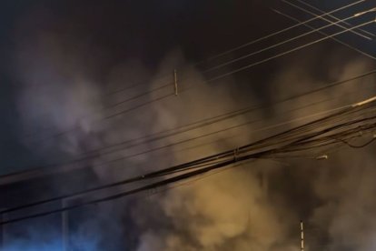 El hecho se produjo en un local comercial. Bomberos acudieron a la zona.