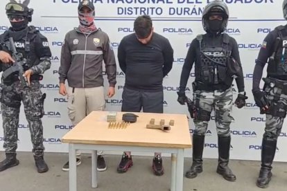 El conductor del carro fue aprehendido por los gendarmes.