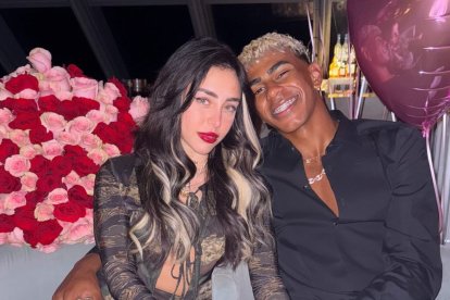 Lamine Yamal subió una foto a sus historias de Instagram junto a la cantante Nicky Nicole.