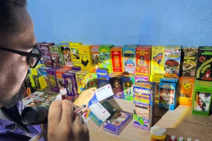 Productos naturales sin registro sanitario que fueron retirados del establecimiento.