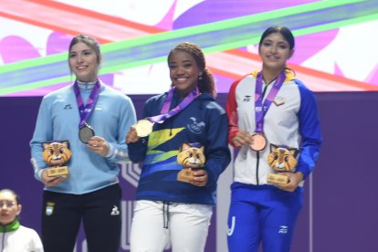 Jessica Palacios no solo que ganó oro en los Juegos Junior, sino que lo hizo con record panamericano incluido.