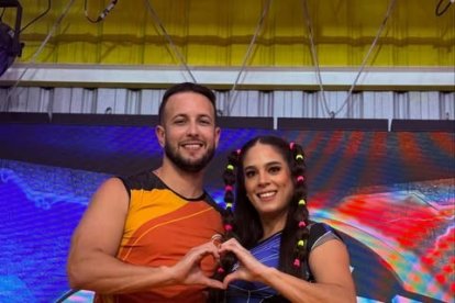 'El pollito Bryan', junto a su esposa Teté Ronquillo. Ambos son DT de Combate.