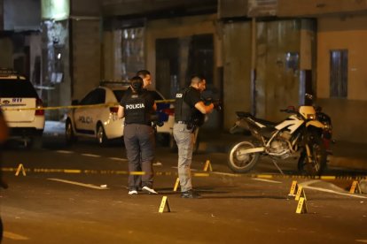 Doble crimen se registró en la vía Perimetral, a la altura de Isla Trinitaria.