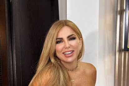 Tras su caída, Mariela Viteri sigue campante. Lo ocurrido lo tomó con humor.