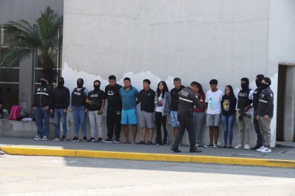 Parte de los detenidos fueron presentados a la prensa.