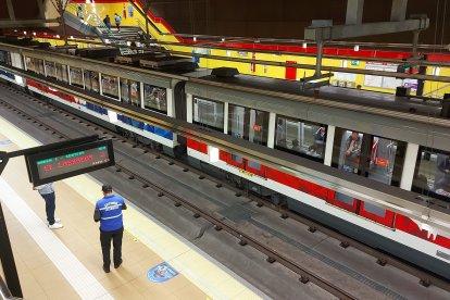 Usuarios reportan que algunas pantallas ya no funcionan en estaciones.