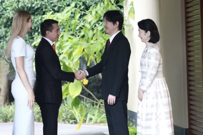 El presidente Noboa y su esposa, Lavinia Valbonesi, fueron recibidos por los príncipes Akishino en Tokio.