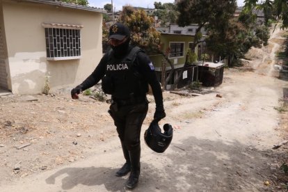 Agentes policiales realizan rondas en la zona, luego de lo ocurrido