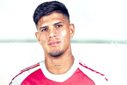 Piero Hincapié ya es jugador del Arsenal.