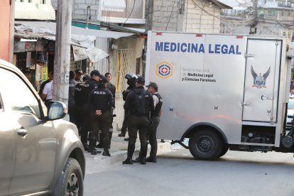 El equipo de Medicina Legal levantó el cuerpo.