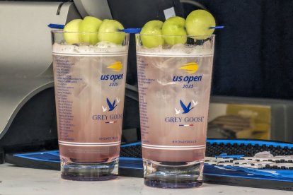 El coctel cuesta $23, barato si se compara con los nuggets de pollo con caviar que son una toda tradición por $ 100.