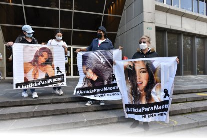 Sara Sabando lucha por justicia tras el femicidio de su hija Naomi Arcentales en Manta, a manos de un exfiscal manabita.