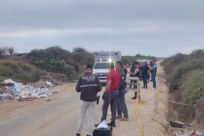 En este lugar que es desolado en las afueras de Salinas fue asesinado un hombre