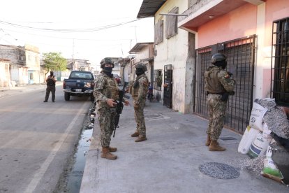 Miembros de las Fuerzas Armadas y la Policía Nacional llegaron hasta el sitio.