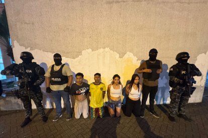 Los cuatro detenidos fueron capturados en un operativo policial en Nueva Prosperina, Guayaquil.